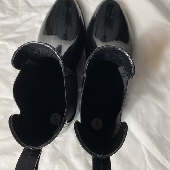 NWOT INC Rain boots size 7 - Picture 2 of 4
